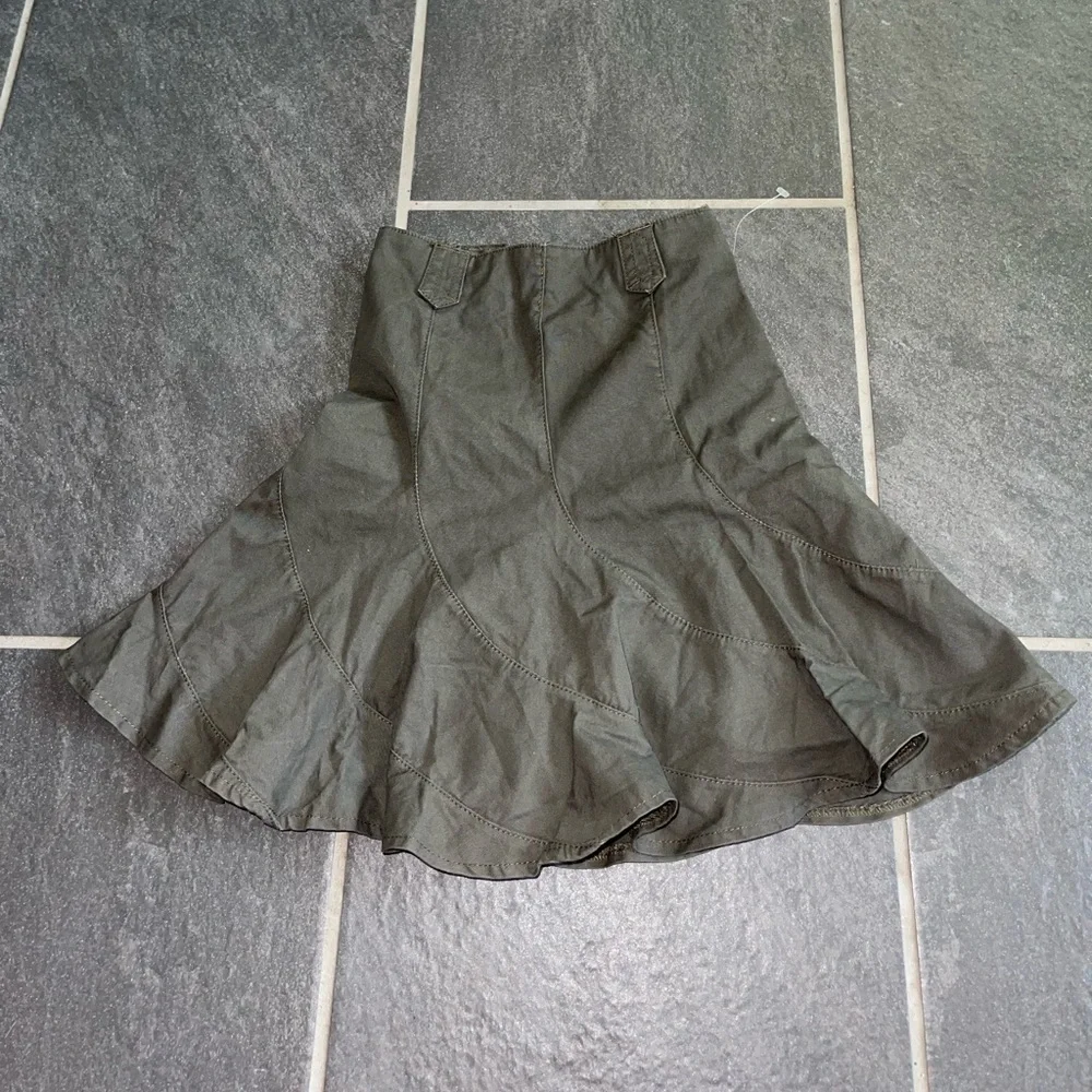 Girls Ruffle Skirt Size 4 - Picture 4 of 6